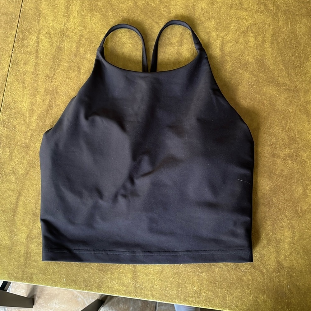 Old Navy MEDIUM cropped spaghetti strap workout top with built in bra